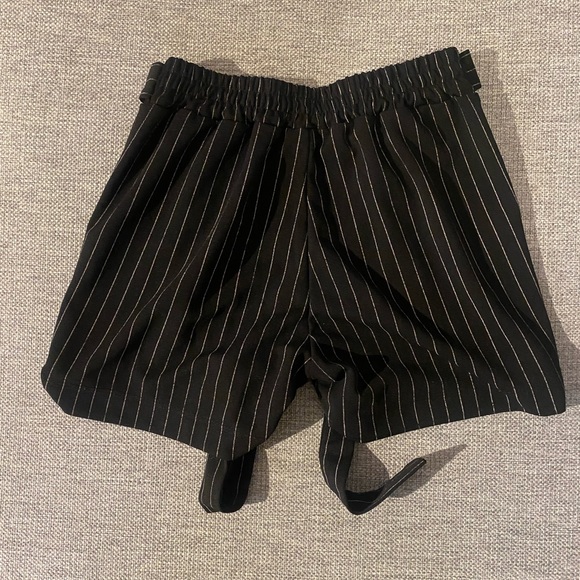 chic shorts - Picture 1 of 2